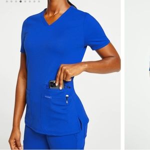 Women's 4 pocket v-neck scrub top